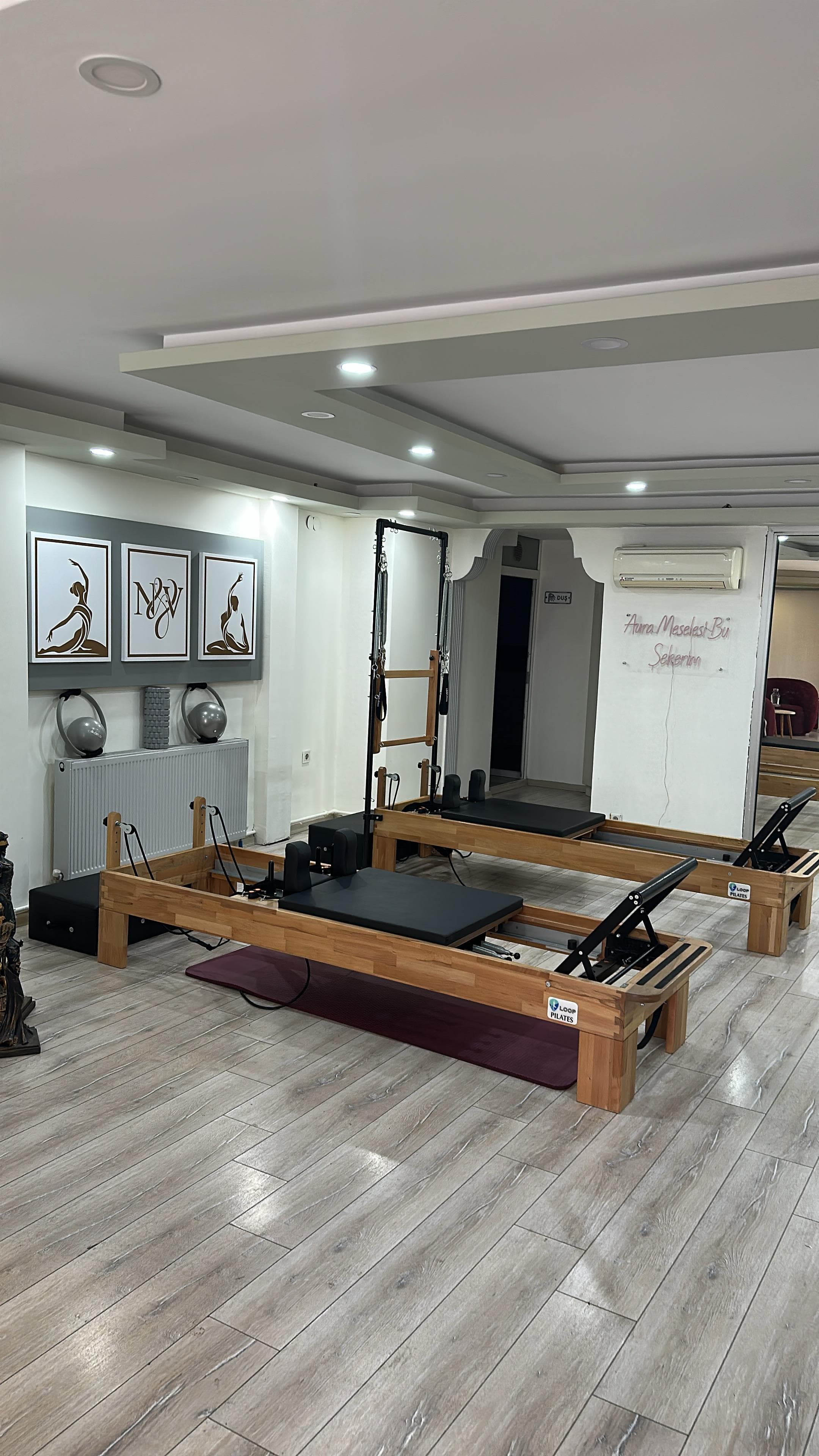 Aura Pilates reformer stüdyo alanı